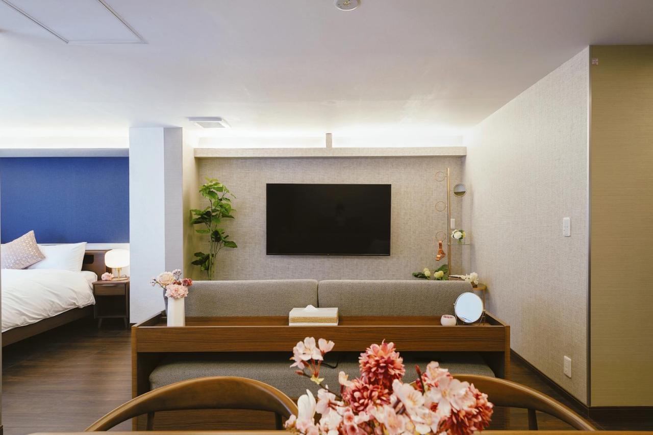 Cherry Blooming Tokyo- All Suite Boutique Hotel 东京伊樱里-中央区全套房艺术酒店 Eksteriør billede