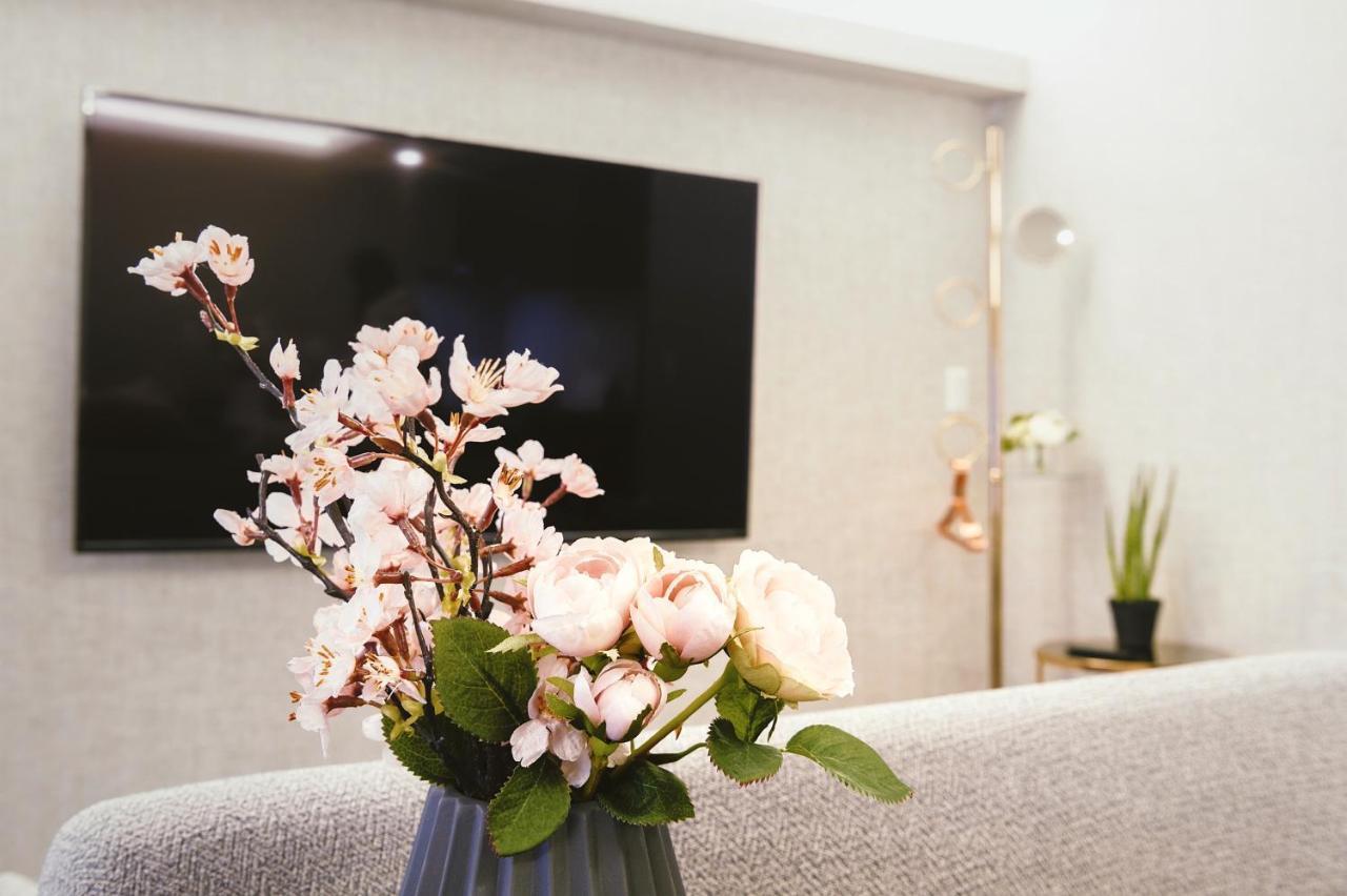 Cherry Blooming Tokyo- All Suite Boutique Hotel 东京伊樱里-中央区全套房艺术酒店 Eksteriør billede